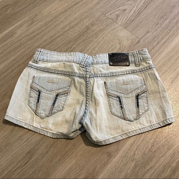 Red Riviet, size 5 short jean shorts, light wash - Picture 8 of 10
